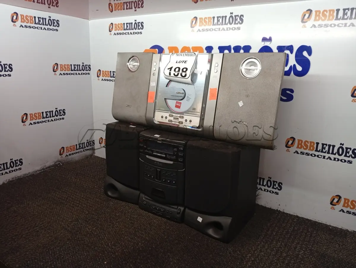 LOTE 198 - 01 APARELHO DE SOM JVC E 01 TOCA CD’S MARCA PHILIPS. (NO ESTADO) ATENÇÃO! FAZER A VISITAÇÃO ANTES DE ARREMATAR, NÃO SABEMOS SE FUNCIONA. LEILÃO NÃO TEM GARANTIA E NEM DEVOLUÇÃO, SUJEITO A POSSÍVEIS AVARIAS VISÍVEIS/OCULTAS E/OU AUSÊNCIA DE COMPONENTES.