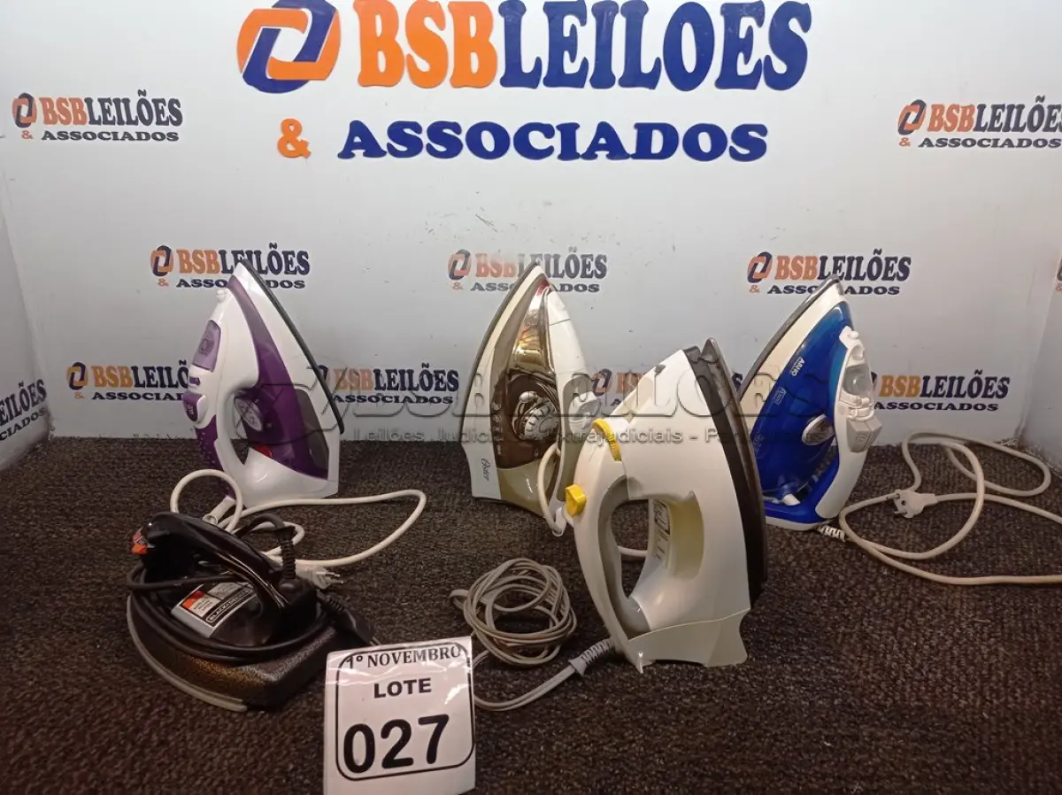 LOTE 027 - 05 FERROS DE PASSAR MARCAS E MODELOS DIVERSOS. (NO ESTADO) ATENÇÃO! FAZER A VISITAÇÃO ANTES DE ARREMATAR, NÃO SABEMOS SE FUNCIONA. LEILÃO NÃO TEM GARANTIA E NEM DEVOLUÇÃO, SUJEITO A POSSÍVEIS AVARIAS VISÍVEIS/OCULTAS E/OU AUSÊNCIA DE COMPONENTES.