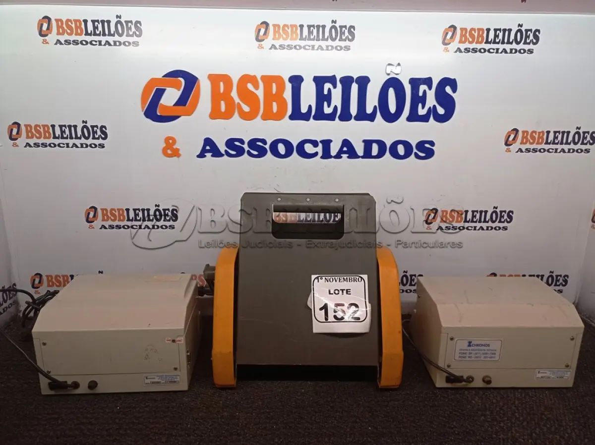 LOTE 152 - 02 RELÓGIOS DE PONTO MARCA CHRONOS E 01 MIMEÓGRAFO MARCA FACIT. (NO ESTADO) ATENÇÃO! FAZER A VISITAÇÃO ANTES DE ARREMATAR, NÃO SABEMOS SE FUNCIONA. LEILÃO NÃO TEM GARANTIA E NEM DEVOLUÇÃO, SUJEITO A POSSÍVEIS AVARIAS VISÍVEIS/OCULTAS E/OU AUSÊNCIA DE COMPONENTES.