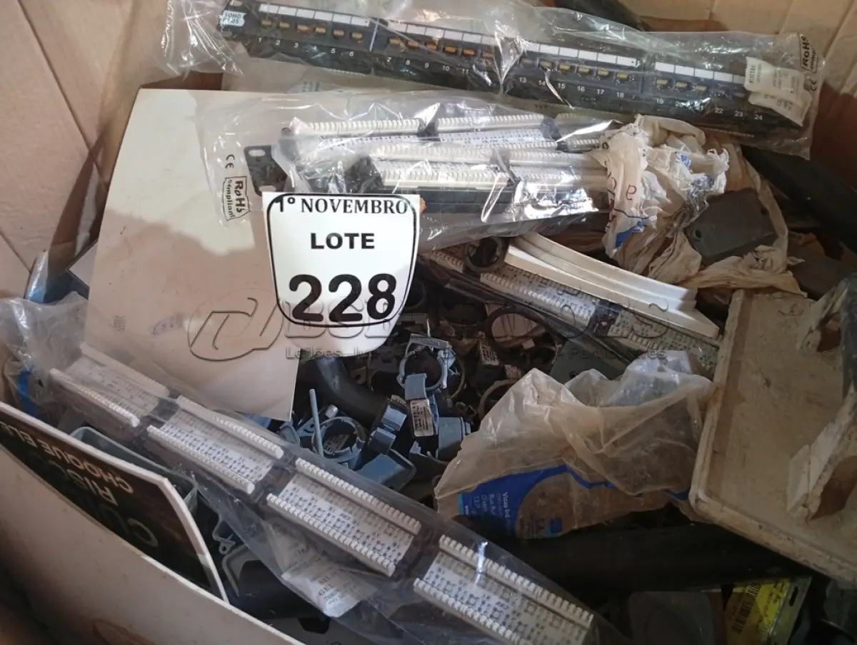 LOTE 228 - 01 LOTE C/GRANDE QUANTIDADE DE TUBULAÇÕES ELÉTRICAS MARCAS E MODELOS DIVERSOS. (NO ESTADO) ATENÇÃO! FAZER A VISITAÇÃO ANTES DE ARREMATAR, NÃO SABEMOS SE FUNCIONA. LEILÃO NÃO TEM GARANTIA E NEM DEVOLUÇÃO, SUJEITO A POSSÍVEIS AVARIAS VISÍVEIS/OCULTAS E/OU AUSÊNCIA DE COMPONENTES.