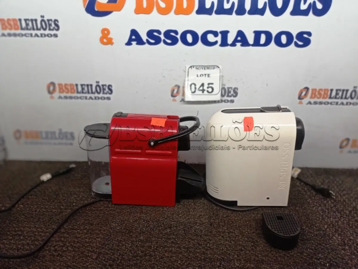 LOTE 045 - 02 CAFETEIRAS, MARCA NESPRESSO. (NO ESTADO) ATENÇÃO! FAZER A VISITAÇÃO ANTES DE ARREMATAR, NÃO SABEMOS SE FUNCIONA. LEILÃO NÃO TEM GARANTIA E NEM DEVOLUÇÃO, SUJEITO A POSSÍVEIS AVARIAS VISÍVEIS/OCULTAS E/OU AUSÊNCIA DE COMPONENTES.