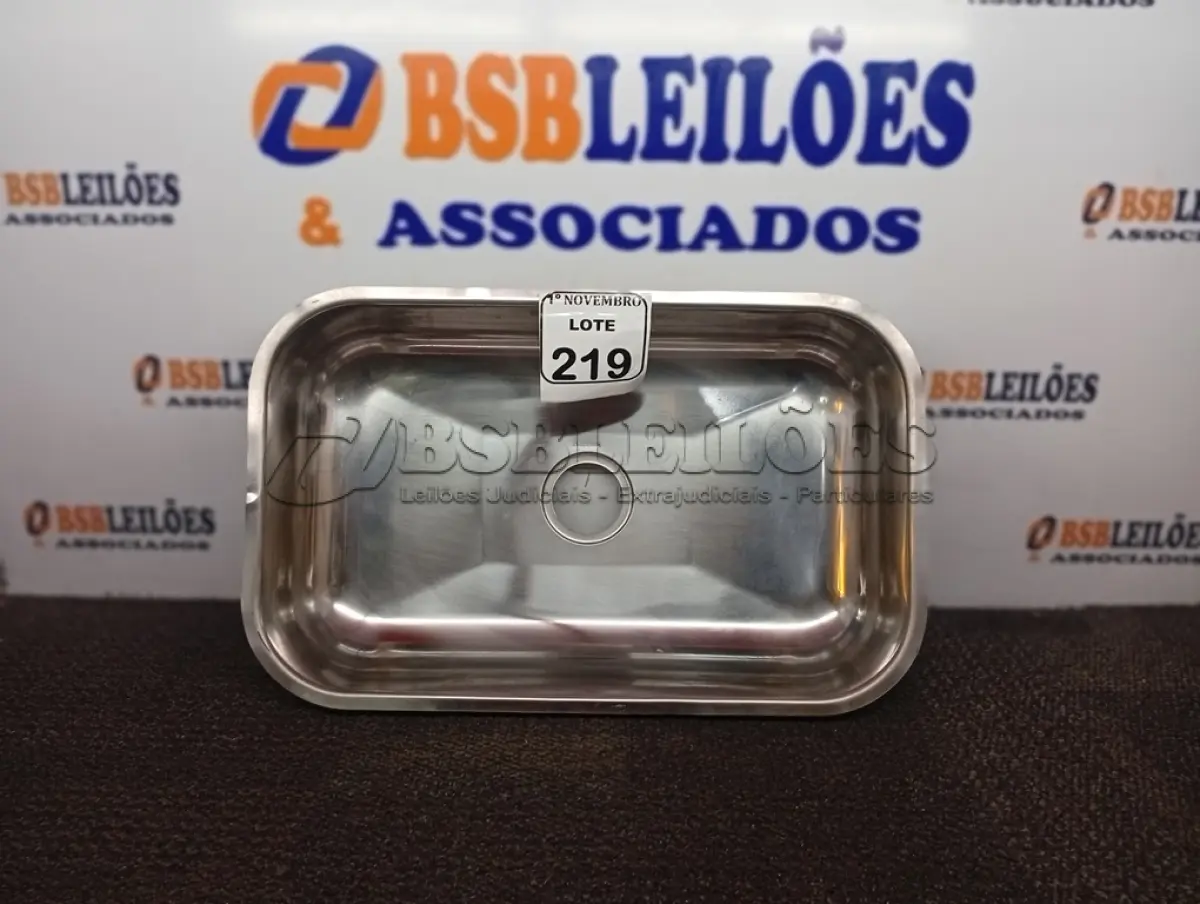 LOTE 219 - 01 CUBA INOX N2 AÇO 430 3.1/2 56X34X14 FABRINO. (NOVA)(NO ESTADO) ATENÇÃO! FAZER A VISITAÇÃO ANTES DE ARREMATAR, NÃO SABEMOS SE FUNCIONA. LEILÃO NÃO TEM GARANTIA E NEM DEVOLUÇÃO, SUJEITO A POSSÍVEIS AVARIAS VISÍVEIS/OCULTAS E/OU AUSÊNCIA DE COMPONENTES.