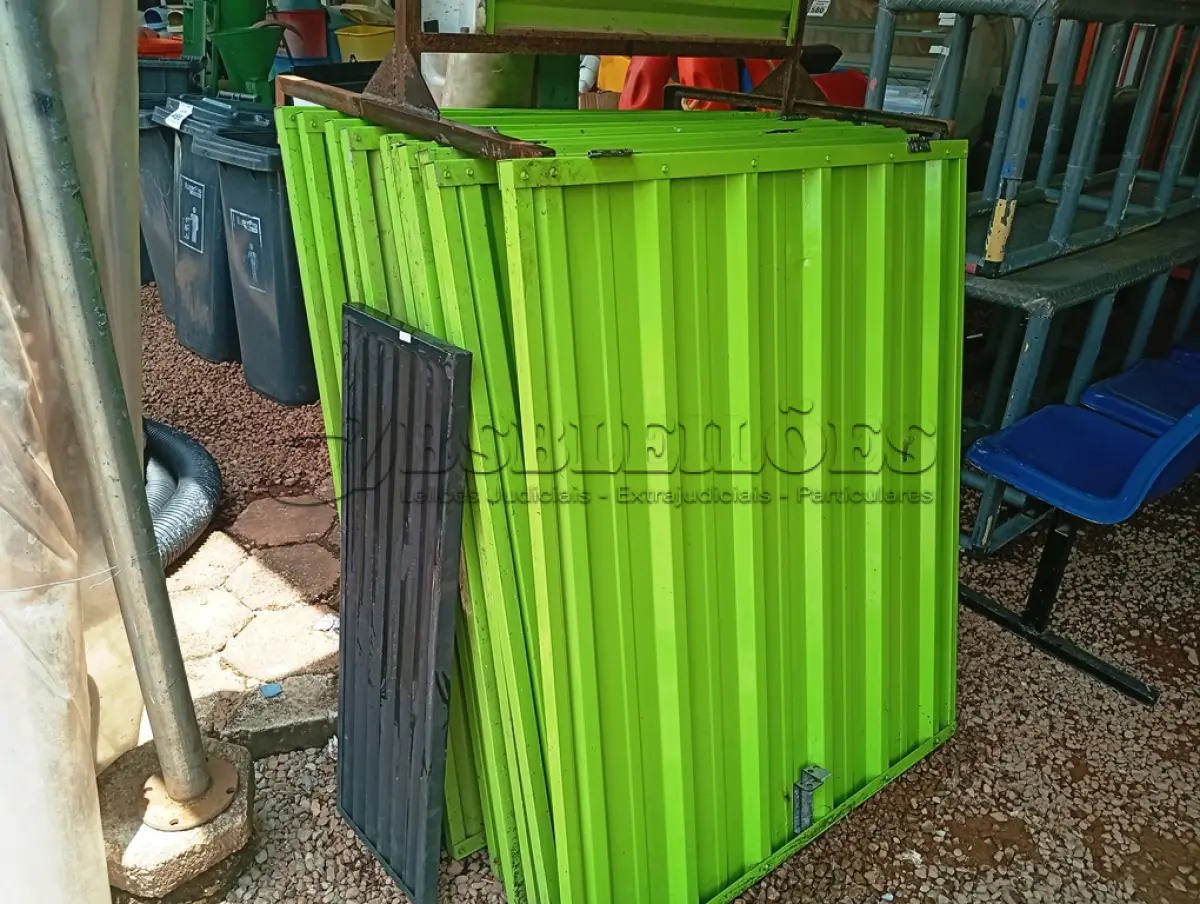 LOTE 497 - 01 LOTE COM 11 PORTAS DE FERRO NA COR VERDE DE 1.X1,16CM. (NO ESTADO) ATENÇÃO! FAZER A VISITAÇÃO ANTES DE ARREMATAR, NÃO SABEMOS SE FUNCIONA. LEILÃO NÃO TEM GARANTIA E NEM DEVOLUÇÃO, SUJEITO A POSSÍVEIS AVARIAS VISÍVEIS/OCULTAS E/OU AUSÊNCIA DE COMPONENTES.