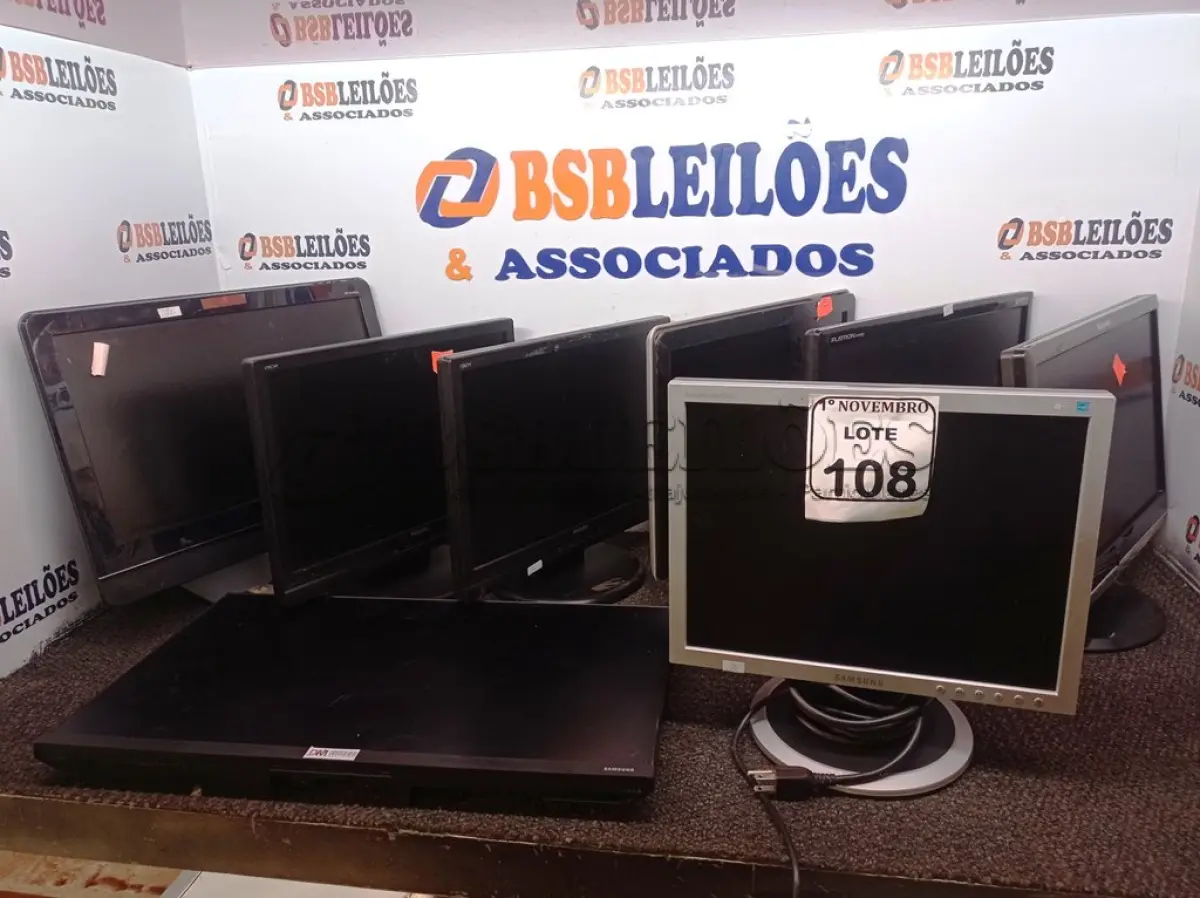 LOTE 108 - 07 MONITORES DIVERSOS COM AVARIAS E 01 ALL IN ONE MARCA HP. (NO ESTADO) ATENÇÃO! FAZER A VISITAÇÃO ANTES DE ARREMATAR, NÃO SABEMOS SE FUNCIONA. LEILÃO NÃO TEM GARANTIA E NEM DEVOLUÇÃO, SUJEITO A POSSÍVEIS AVARIAS VISÍVEIS/OCULTAS E/OU AUSÊNCIA DE COMPONENTES.