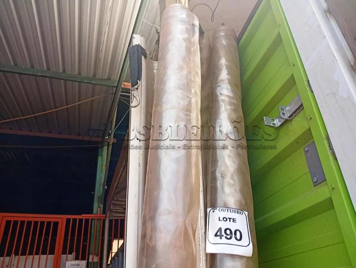 LOTE 490 - 02 TOLDOS. (NO ESTADO) ATENÇÃO! FAZER A VISITAÇÃO ANTES DE ARREMATAR, NÃO SABEMOS SE FUNCIONA. LEILÃO NÃO TEM GARANTIA E NEM DEVOLUÇÃO, SUJEITO A POSSÍVEIS AVARIAS VISÍVEIS/OCULTAS E/OU AUSÊNCIA DE COMPONENTES.