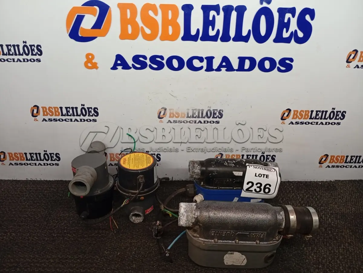 LOTE 236 - 04 AQUECEDORES PARA BANHEIRA. (NO ESTADO) ATENÇÃO! FAZER A VISITAÇÃO ANTES DE ARREMATAR, NÃO SABEMOS SE FUNCIONA. LEILÃO NÃO TEM GARANTIA E NEM DEVOLUÇÃO, SUJEITO A POSSÍVEIS AVARIAS VISÍVEIS/OCULTAS E/OU AUSÊNCIA DE COMPONENTES.