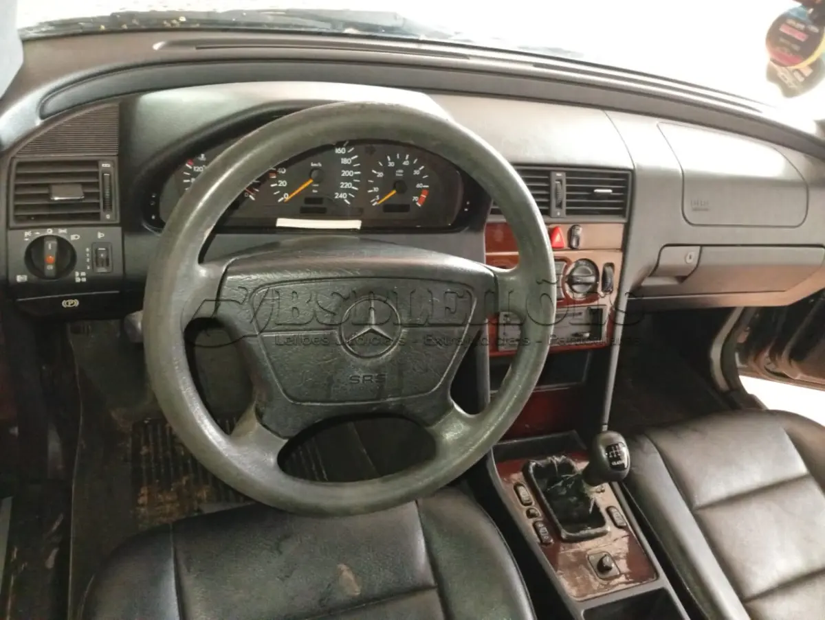 LOTE 012 - 01 MERCEDEZ BENZ/C-180 A GASOLINA; ANO 1996; NA COR PRETA.(NO ESTADO)
