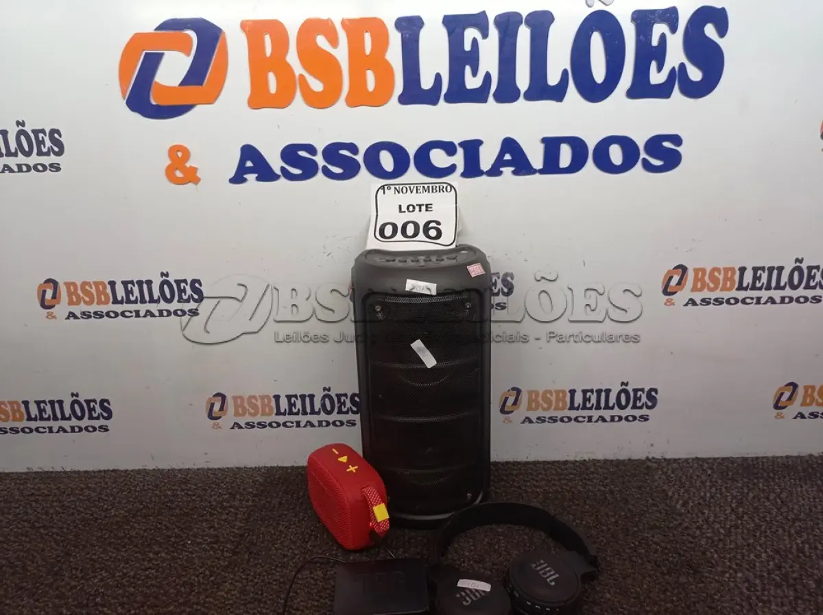 LOTE 006 - 01 FONE DE OUVIDO E 03 CAIXINHAS DE SOM DIVERSAS. (NO ESTADO) ATENÇÃO! FAZER A VISITAÇÃO ANTES DE ARREMATAR, NÃO SABEMOS SE FUNCIONA. LEILÃO NÃO TEM GARANTIA E NEM DEVOLUÇÃO, SUJEITO A POSSÍVEIS AVARIAS VISÍVEIS/OCULTAS E/OU AUSÊNCIA DE COMPONENTES.