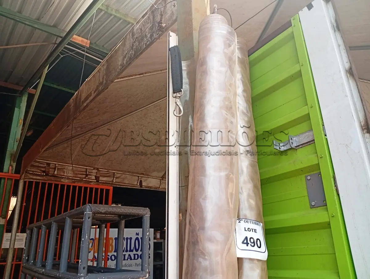 LOTE 490 - 02 TOLDOS. (NO ESTADO) ATENÇÃO! FAZER A VISITAÇÃO ANTES DE ARREMATAR, NÃO SABEMOS SE FUNCIONA. LEILÃO NÃO TEM GARANTIA E NEM DEVOLUÇÃO, SUJEITO A POSSÍVEIS AVARIAS VISÍVEIS/OCULTAS E/OU AUSÊNCIA DE COMPONENTES.