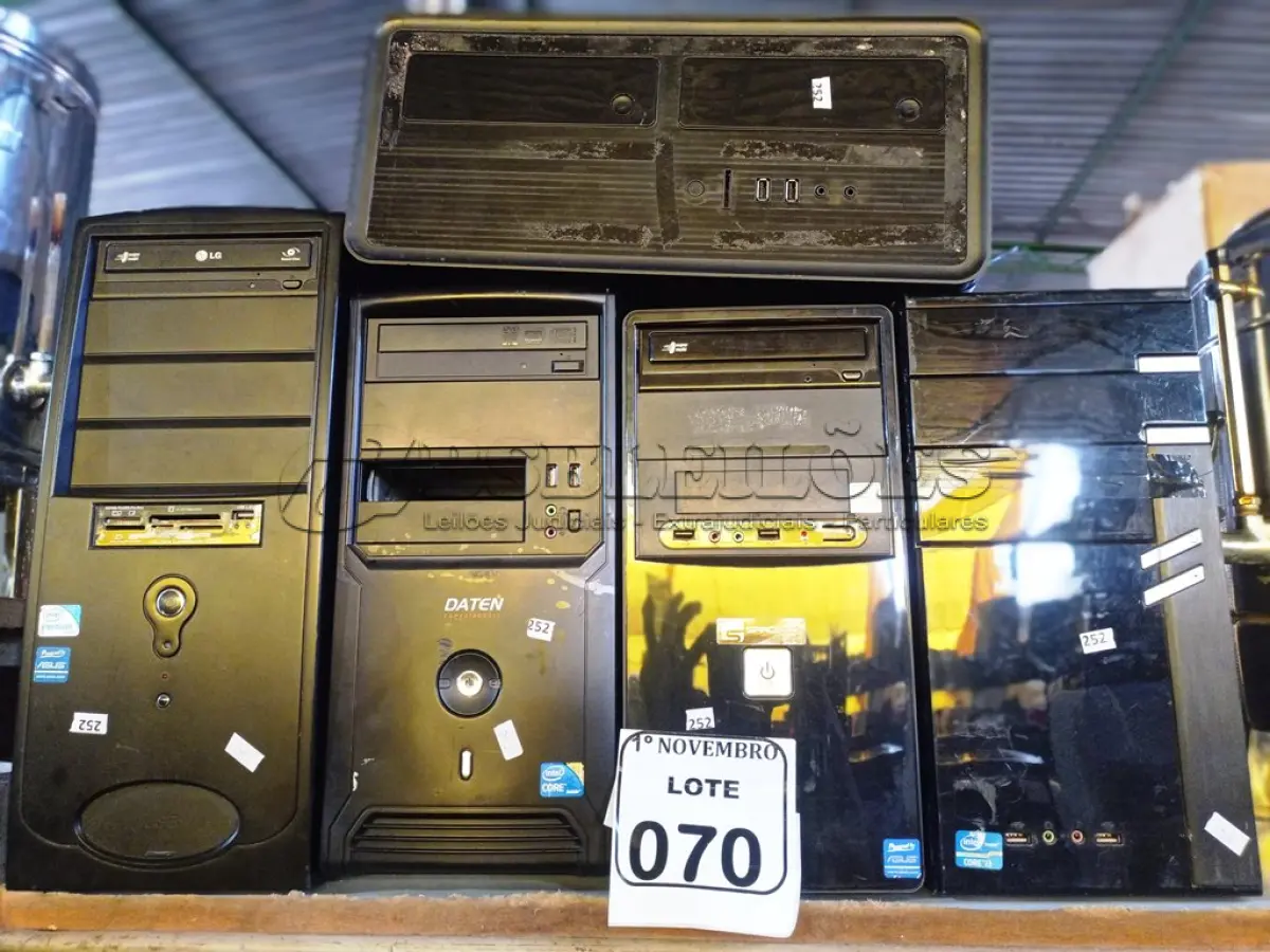 LOTE 070 - 05 CPU’S MARCAS E MODELOS DIVERSOS. (NO ESTADO) ATENÇÃO! FAZER A VISITAÇÃO ANTES DE ARREMATAR, NÃO SABEMOS SE FUNCIONA. LEILÃO NÃO TEM GARANTIA E NEM DEVOLUÇÃO, SUJEITO A POSSÍVEIS AVARIAS VISÍVEIS/OCULTAS E/OU AUSÊNCIA DE COMPONENTES.