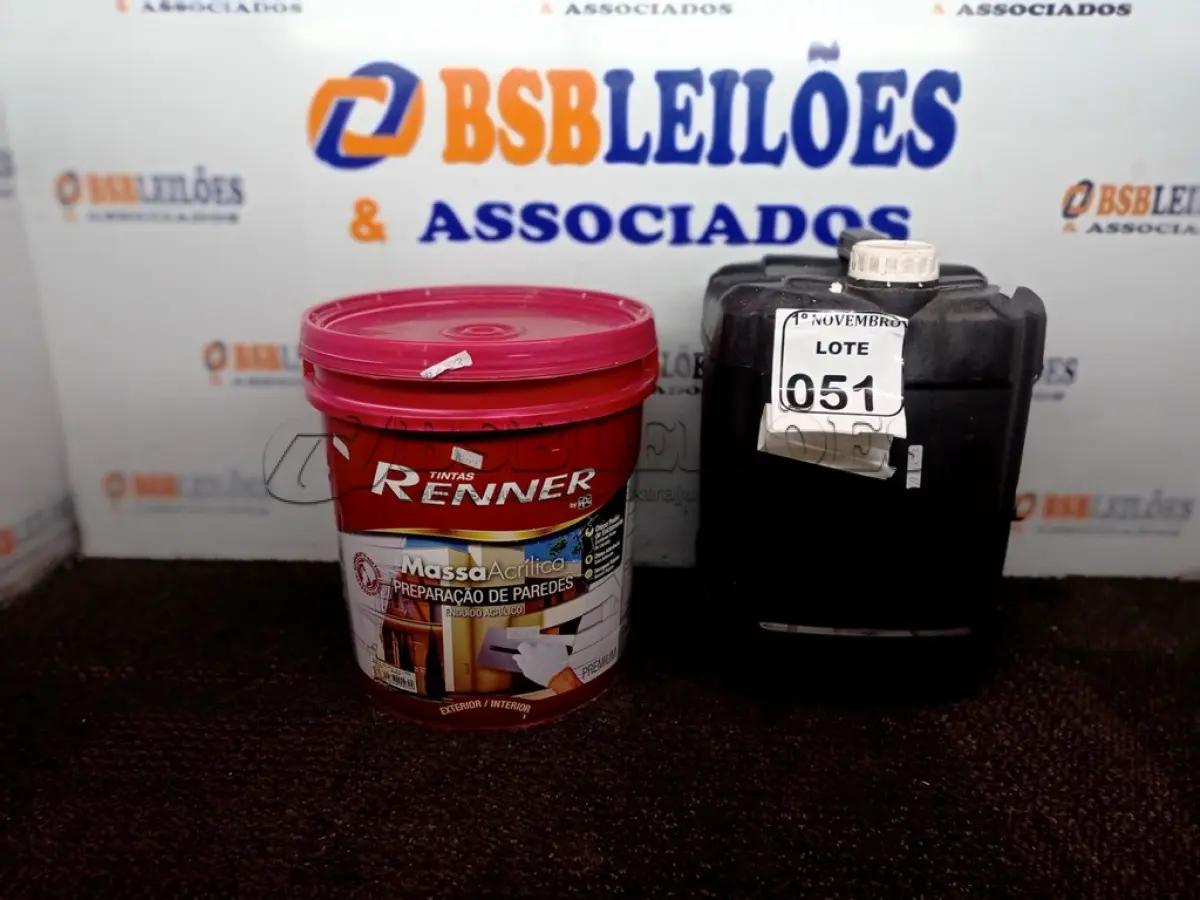 LOTE 051 - 01 MASSA ACRÍLICA P/PAREDE MARCA RENNER E 01 GALÃO DE ZARCÃO COR GRAFITE INCOMPLETO. (NO ESTADO) ATENÇÃO! FAZER A VISITAÇÃO ANTES DE ARREMATAR, NÃO SABEMOS SE FUNCIONA. LEILÃO NÃO TEM GARANTIA E NEM DEVOLUÇÃO, SUJEITO A POSSÍVEIS AVARIAS VISÍVEIS/OCULTAS E/OU AUSÊNCIA DE COMPONENTES.