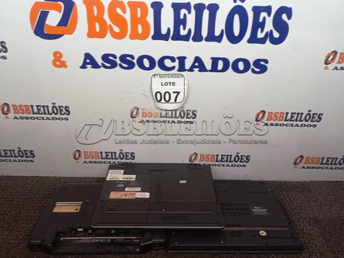 LOTE 007 - 03 NOTEBOOKS PARA RETIRADA DE PEÇAS. (NO ESTADO) ATENÇÃO! FAZER A VISITAÇÃO ANTES DE ARREMATAR, NÃO SABEMOS SE FUNCIONA. LEILÃO NÃO TEM GARANTIA E NEM DEVOLUÇÃO, SUJEITO A POSSÍVEIS AVARIAS VISÍVEIS/OCULTAS E/OU AUSÊNCIA DE COMPONENTES.