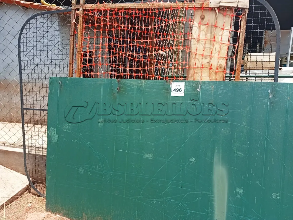 LOTE 496 - 01 CHAPA DE FERRO E VÁRIAS GRADES DE FERRO TAMANHOS DIVERSOS. (NO ESTADO) ATENÇÃO! FAZER A VISITAÇÃO ANTES DE ARREMATAR, NÃO SABEMOS SE FUNCIONA. LEILÃO NÃO TEM GARANTIA E NEM DEVOLUÇÃO, SUJEITO A POSSÍVEIS AVARIAS VISÍVEIS/OCULTAS E/OU AUSÊNCIA DE COMPONENTES.