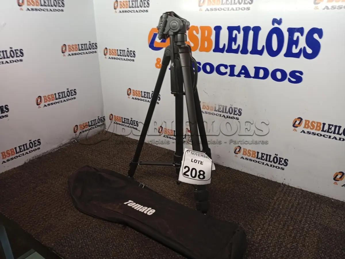 LOTE 208 - 01 TRIPÉ P/ CÂMERA MARCA TOMATE MTG-3016. (NO ESTADO) ATENÇÃO! FAZER A VISITAÇÃO ANTES DE ARREMATAR, NÃO SABEMOS SE FUNCIONA. LEILÃO NÃO TEM GARANTIA E NEM DEVOLUÇÃO, SUJEITO A POSSÍVEIS AVARIAS VISÍVEIS/OCULTAS E/OU AUSÊNCIA DE COMPONENTES.