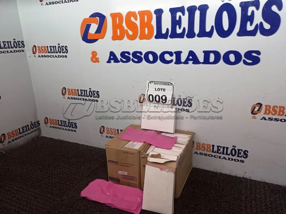LOTE 009 - 02 CAIXAS COM SAQUINHOS PLÁSTICOS PARA DESCARTES DE ABSORVENTES, CONTEM 10 PERFIS COM 60 UNIDADES CADA. (NO ESTADO) ATENÇÃO! FAZER A VISITAÇÃO ANTES DE ARREMATAR, NÃO SABEMOS SE FUNCIONA. LEILÃO NÃO TEM GARANTIA E NEM DEVOLUÇÃO, SUJEITO A POSSÍVEIS AVARIAS VISÍVEIS/OCULTAS E/OU AUSÊNCIA DE COMPONENTES.