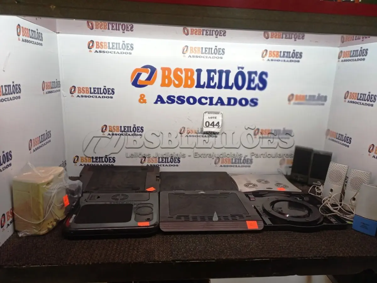 LOTE 044 - 01 LOTE C/ 06 COOLERS P/ NOTEBOOK E DIVERSAS CAIXINHAS P/PC MODELOS DIVERSOS. (NO ESTADO) ATENÇÃO! FAZER A VISITAÇÃO ANTES DE ARREMATAR, NÃO SABEMOS SE FUNCIONA. LEILÃO NÃO TEM GARANTIA E NEM DEVOLUÇÃO, SUJEITO A POSSÍVEIS AVARIAS VISÍVEIS/OCULTAS E/OU AUSÊNCIA DE COMPONENTES.
