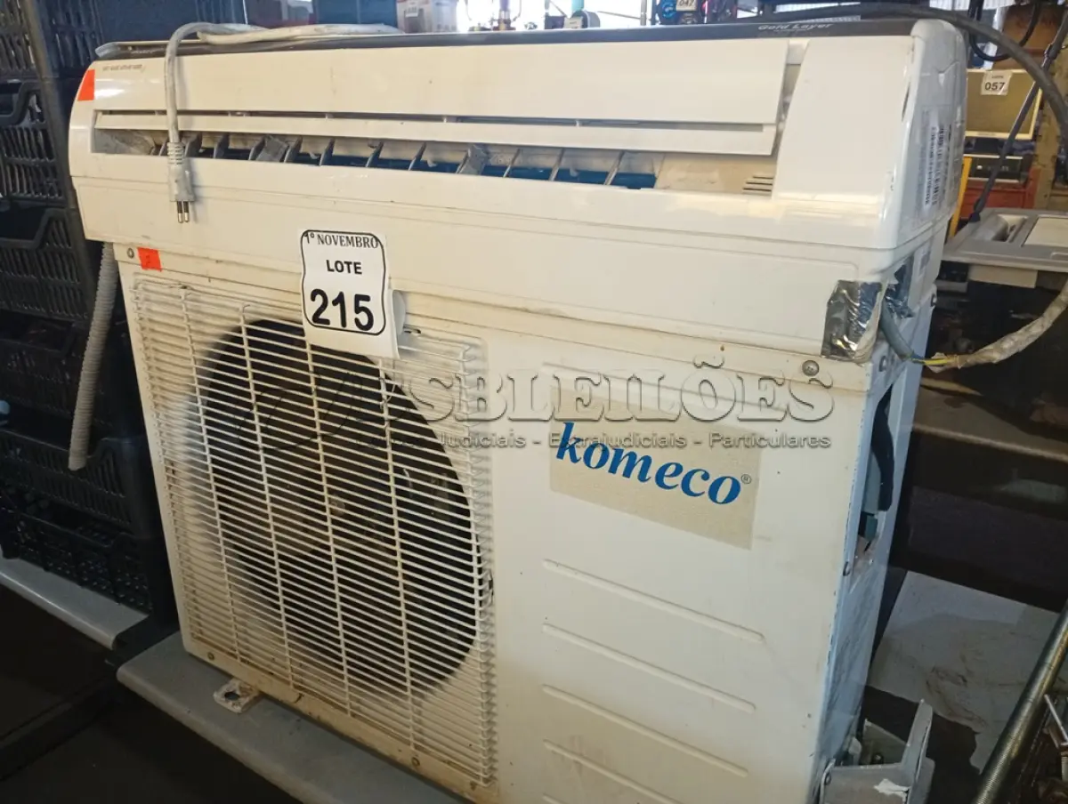 LOTE 215 - 01 CONDENSADORA MARCA KOMECO 12.000BTU E 01 EVAPORADORA DE TETO MARCA GREE. (NO ESTADO) ATENÇÃO! FAZER A VISITAÇÃO ANTES DE ARREMATAR, NÃO SABEMOS SE FUNCIONA. LEILÃO NÃO TEM GARANTIA E NEM DEVOLUÇÃO, SUJEITO A POSSÍVEIS AVARIAS VISÍVEIS/OCULTAS E/OU AUSÊNCIA DE COMPONENTES.