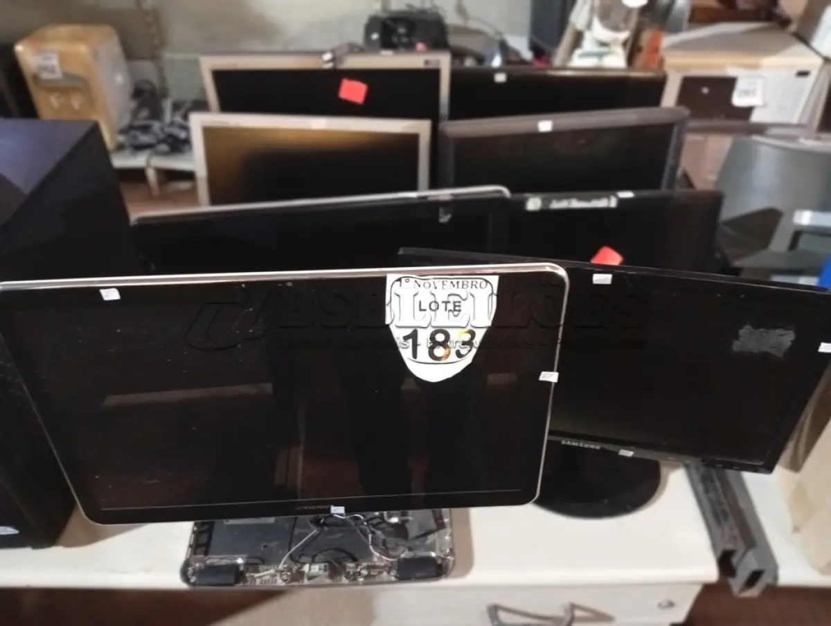 LOTE 183 - 08 MONITORES MARCAS E MODELOS DIVERSOS COM AVARIAS. (NO ESTADO) ATENÇÃO! FAZER A VISITAÇÃO ANTES DE ARREMATAR, NÃO SABEMOS SE FUNCIONA. LEILÃO NÃO TEM GARANTIA E NEM DEVOLUÇÃO, SUJEITO A POSSÍVEIS AVARIAS VISÍVEIS/OCULTAS E/OU AUSÊNCIA DE COMPONENTES.