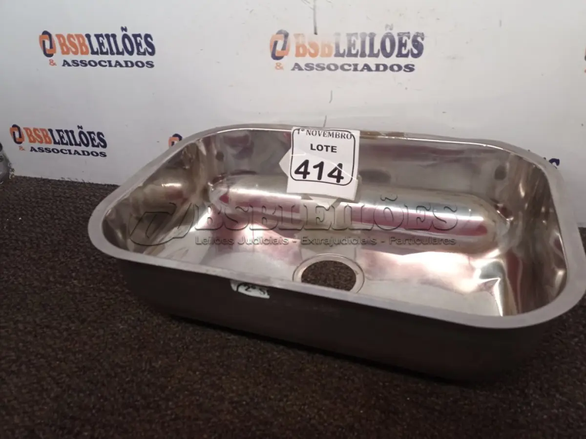 LOTE 414 - 01 CUBA INOX N1 AÇO 430 3.1/2 46X30X14 FABRINOX.(NOVA) (NO ESTADO) ATENÇÃO! FAZER A VISITAÇÃO ANTES DE ARREMATAR, NÃO SABEMOS SE FUNCIONA. LEILÃO NÃO TEM GARANTIA E NEM DEVOLUÇÃO, SUJEITO A POSSÍVEIS AVARIAS VISÍVEIS/OCULTAS E/OU AUSÊNCIA DE COMPONENTES.
