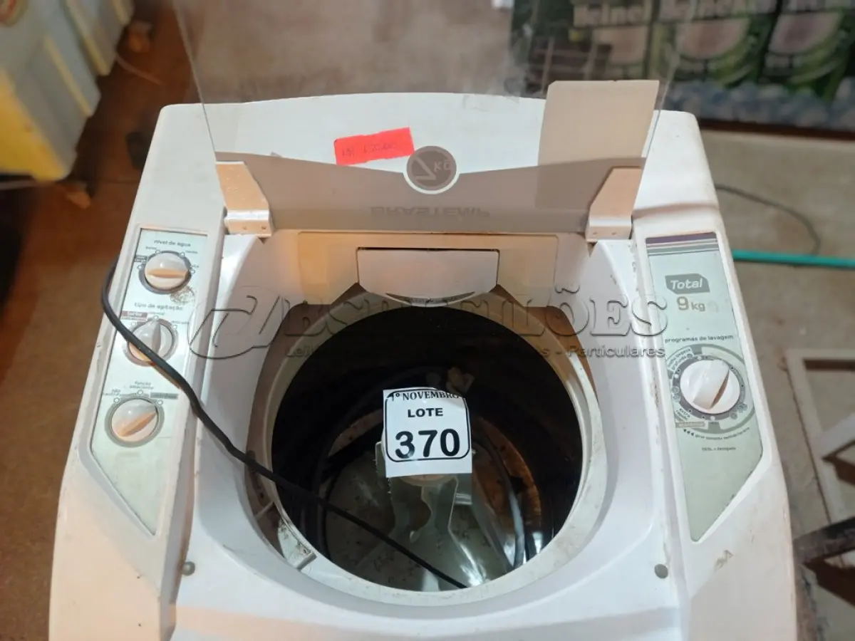 LOTE 370 - 01 MÁQUINA DE LAVAR ROUPAS BRASTEMP C/AVARIAS. (NO ESTADO) ATENÇÃO! FAZER A VISITAÇÃO ANTES DE ARREMATAR, NÃO SABEMOS SE FUNCIONA. LEILÃO NÃO TEM GARANTIA E NEM DEVOLUÇÃO, SUJEITO A POSSÍVEIS AVARIAS VISÍVEIS/OCULTAS E/OU AUSÊNCIA DE COMPONENTES.