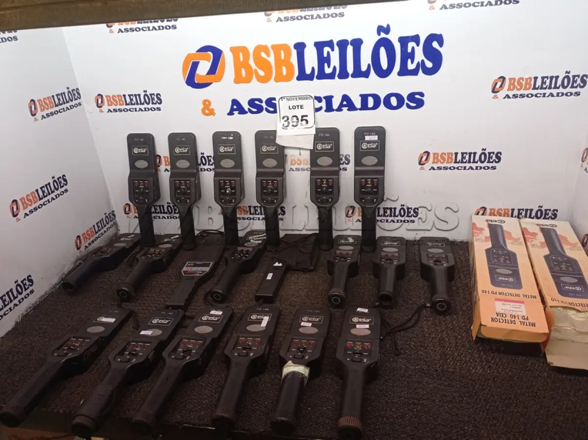 LOTE 395 - 01 LOTE C/APROXIMADAMENTE 20 DETECTORES DE METAL. (NO ESTADO) ATENÇÃO! FAZER A VISITAÇÃO ANTES DE ARREMATAR, NÃO SABEMOS SE FUNCIONA. LEILÃO NÃO TEM GARANTIA E NEM DEVOLUÇÃO, SUJEITO A POSSÍVEIS AVARIAS VISÍVEIS/OCULTAS E/OU AUSÊNCIA DE COMPONENTES.