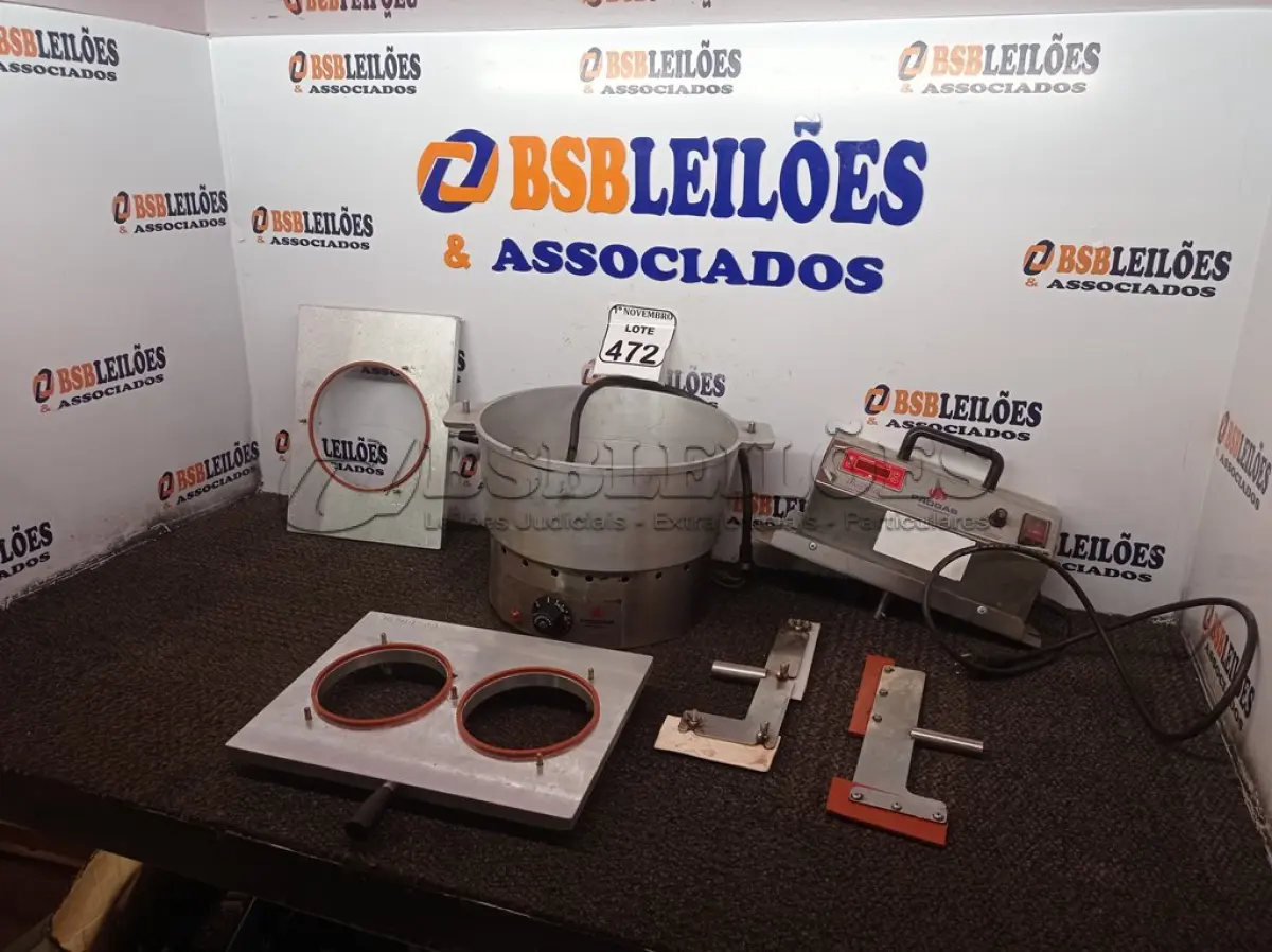 LOTE 472 - 01 MISTURADOR EM INOX MARCA PROGÁS MOGMIX. (NO ESTADO) ATENÇÃO! FAZER A VISITAÇÃO ANTES DE ARREMATAR, NÃO SABEMOS SE FUNCIONA. LEILÃO NÃO TEM GARANTIA E NEM DEVOLUÇÃO, SUJEITO A POSSÍVEIS AVARIAS VISÍVEIS/OCULTAS E/OU AUSÊNCIA DE COMPONENTES.