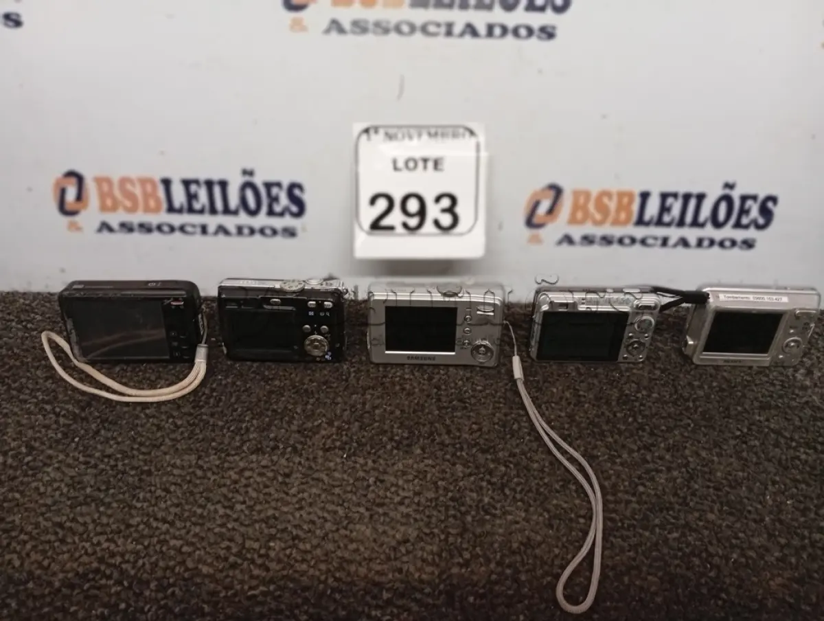 LOTE 293 - 01 LOTE COM 05 CÂMERAS DIGITAIS DIVERSAS. (NO ESTADO) ATENÇÃO! FAZER A VISITAÇÃO ANTES DE ARREMATAR, NÃO SABEMOS SE FUNCIONA. LEILÃO NÃO TEM GARANTIA E NEM DEVOLUÇÃO, SUJEITO A POSSÍVEIS AVARIAS VISÍVEIS/OCULTAS E/OU AUSÊNCIA DE COMPONENTES.