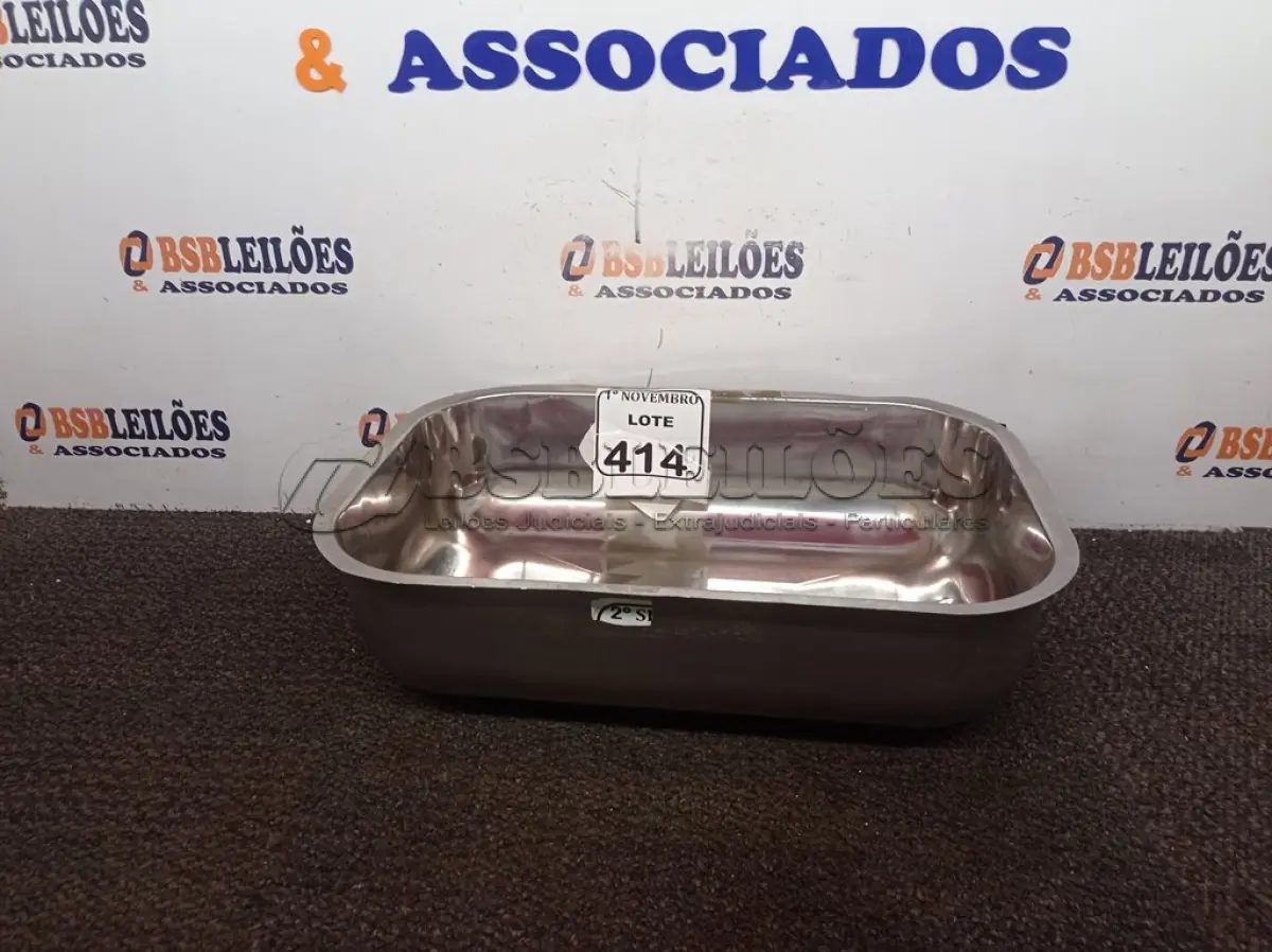 LOTE 414 - 01 CUBA INOX N1 AÇO 430 3.1/2 46X30X14 FABRINOX.(NOVA) (NO ESTADO) ATENÇÃO! FAZER A VISITAÇÃO ANTES DE ARREMATAR, NÃO SABEMOS SE FUNCIONA. LEILÃO NÃO TEM GARANTIA E NEM DEVOLUÇÃO, SUJEITO A POSSÍVEIS AVARIAS VISÍVEIS/OCULTAS E/OU AUSÊNCIA DE COMPONENTES.