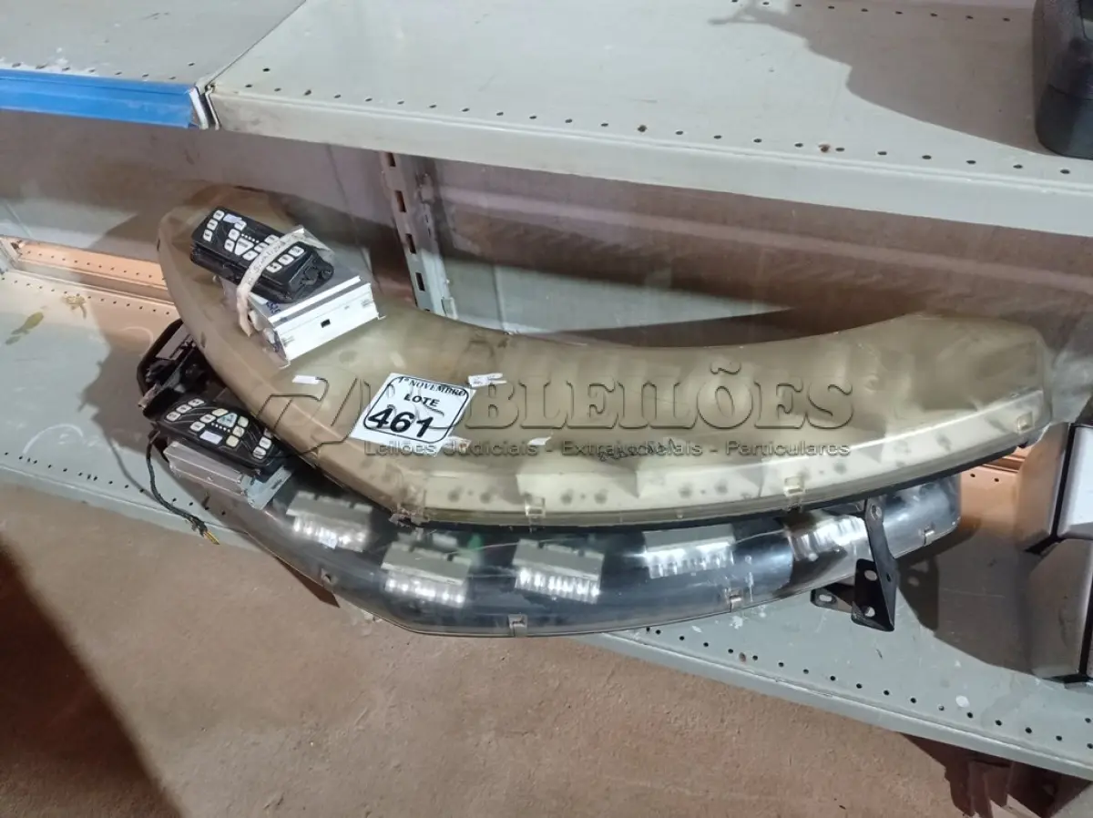 LOTE 461 - 02 ROTOLITES DE VIATURAS C/CENTRAL DE COMANDO. (NO ESTADO) ATENÇÃO! FAZER A VISITAÇÃO ANTES DE ARREMATAR, NÃO SABEMOS SE FUNCIONA. LEILÃO NÃO TEM GARANTIA E NEM DEVOLUÇÃO, SUJEITO A POSSÍVEIS AVARIAS VISÍVEIS/OCULTAS E/OU AUSÊNCIA DE COMPONENTES.