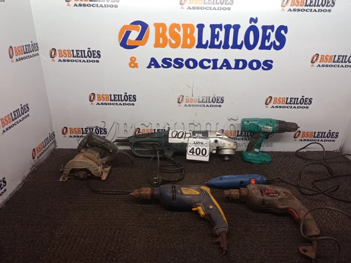 LOTE 400 - 01 LIXADEIRA, 02 PARAFUSADEIRAS, 02 FURADEIRAS E 01 MAKITA SUCATA. (NO ESTADO) ATENÇÃO! FAZER A VISITAÇÃO ANTES DE ARREMATAR, NÃO SABEMOS SE FUNCIONA. LEILÃO NÃO TEM GARANTIA E NEM DEVOLUÇÃO, SUJEITO A POSSÍVEIS AVARIAS VISÍVEIS/OCULTAS E/OU AUSÊNCIA DE COMPONENTES.