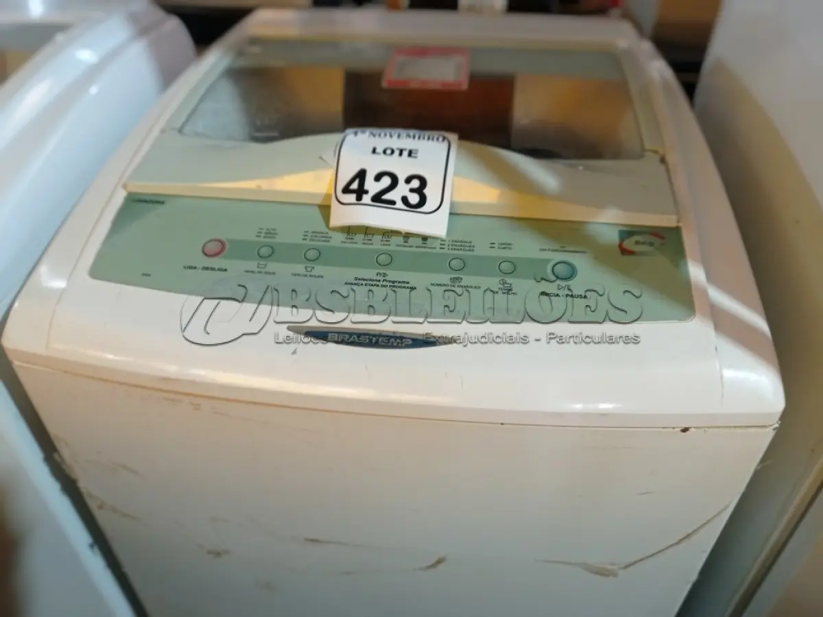 LOTE 423 - 01 MÁQUINA DE LAVAR MARCA BRASTEMP 08KG. (NO ESTADO) ATENÇÃO! FAZER A VISITAÇÃO ANTES DE ARREMATAR, NÃO SABEMOS SE FUNCIONA. LEILÃO NÃO TEM GARANTIA E NEM DEVOLUÇÃO, SUJEITO A POSSÍVEIS AVARIAS VISÍVEIS/OCULTAS E/OU AUSÊNCIA DE COMPONENTES.