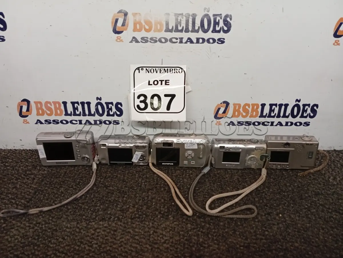 LOTE 307 - 05 CÂMERAS DIGITAIS MARCAS E MODELOS DIVERSOS. (NO ESTADO) ATENÇÃO! FAZER A VISITAÇÃO ANTES DE ARREMATAR, NÃO SABEMOS SE FUNCIONA. LEILÃO NÃO TEM GARANTIA E NEM DEVOLUÇÃO, SUJEITO A POSSÍVEIS AVARIAS VISÍVEIS/OCULTAS E/OU AUSÊNCIA DE COMPONENTES.