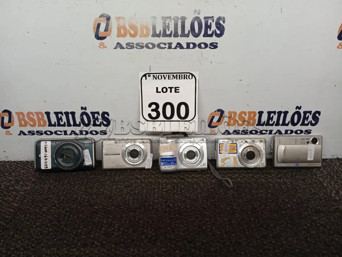 LOTE 300 - 01 LOTE COM 05 CÂMERAS DIGITAIS DIVERSAS. (NO ESTADO) ATENÇÃO! FAZER A VISITAÇÃO ANTES DE ARREMATAR, NÃO SABEMOS SE FUNCIONA. LEILÃO NÃO TEM GARANTIA E NEM DEVOLUÇÃO, SUJEITO A POSSÍVEIS AVARIAS VISÍVEIS/OCULTAS E/OU AUSÊNCIA DE COMPONENTES.