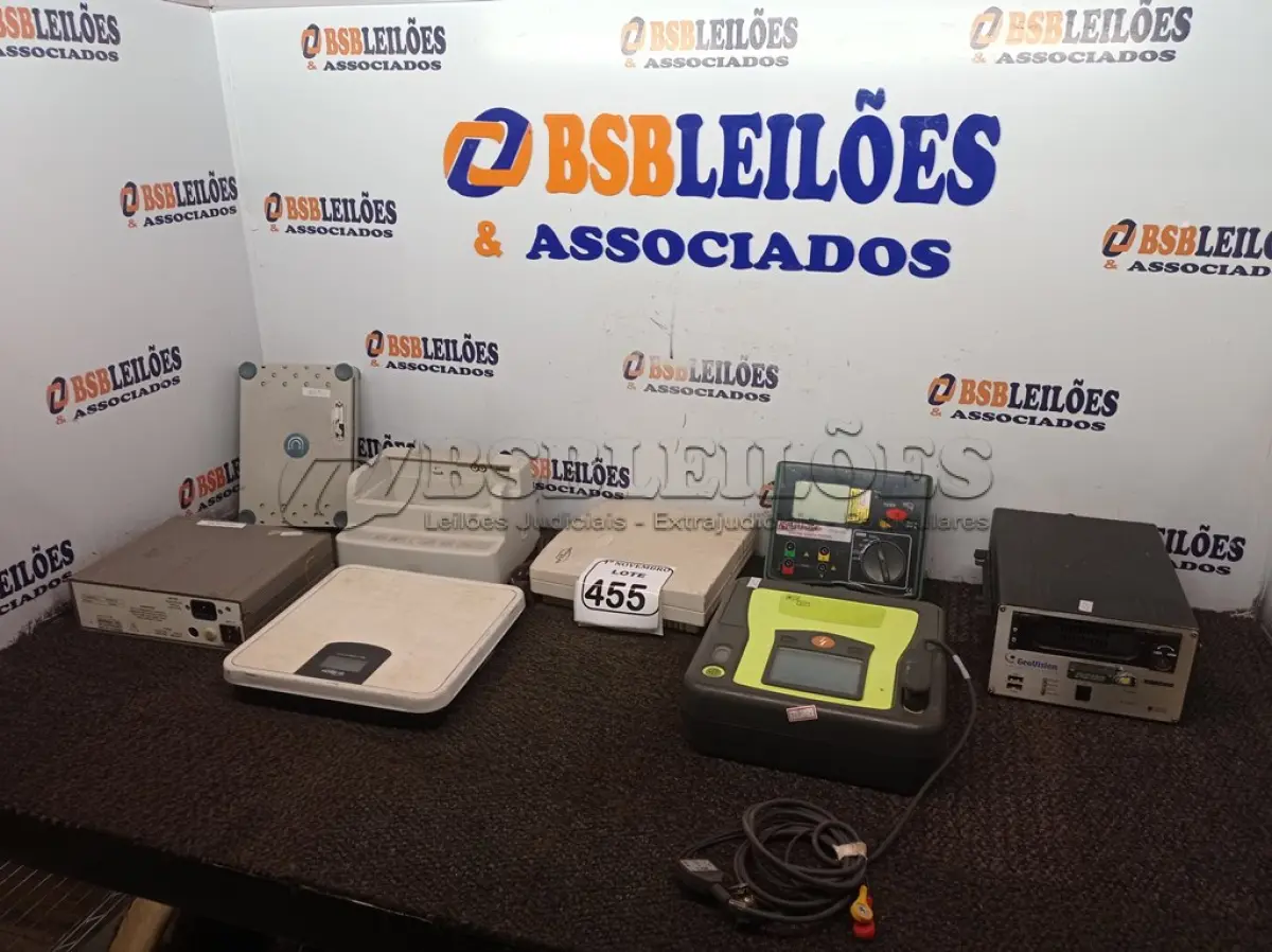 LOTE 455 - 01LOTE COM MATERIAIS HOSPITALARES DIVERSOS. (NO ESTADO) ATENÇÃO! FAZER A VISITAÇÃO ANTES DE ARREMATAR, NÃO SABEMOS SE FUNCIONA. LEILÃO NÃO TEM GARANTIA E NEM DEVOLUÇÃO, SUJEITO A POSSÍVEIS AVARIAS VISÍVEIS/OCULTAS E/OU AUSÊNCIA DE COMPONENTES.