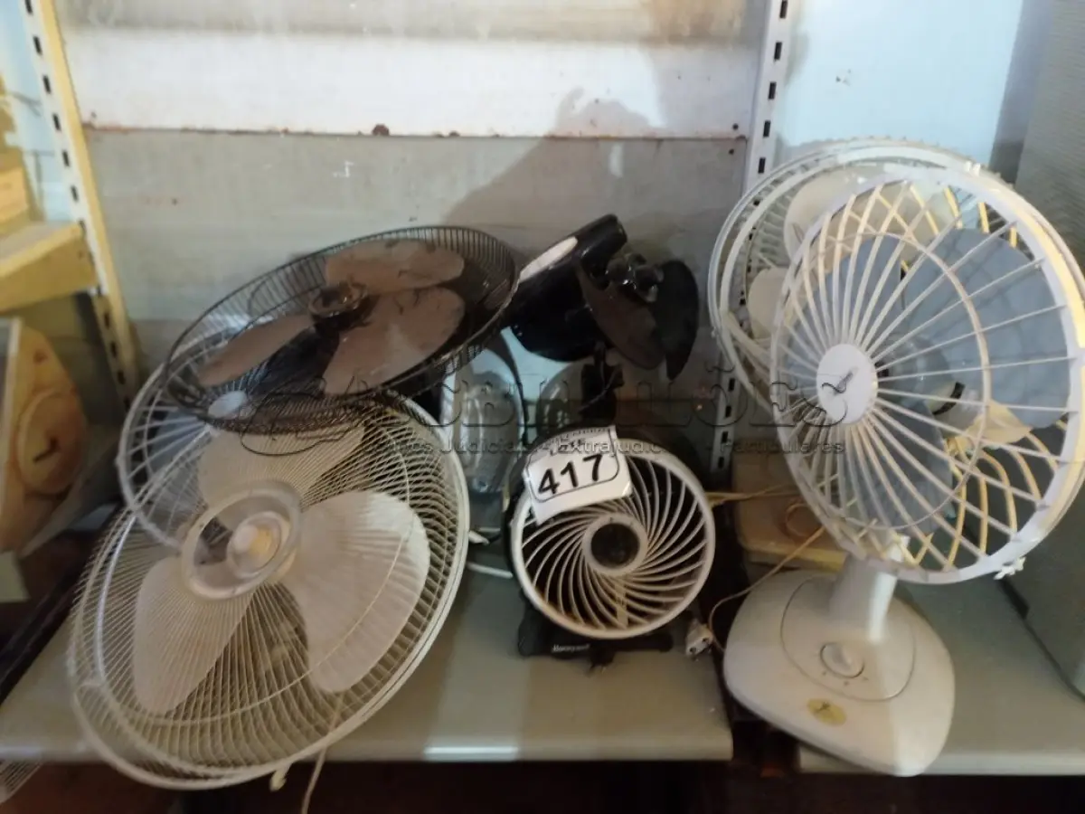LOTE 417 - 01 LOTE COM DIVERSOS VENTILADORES MARCAS E MODELOS DIVERSOS. (NO ESTADO) ATENÇÃO! FAZER A VISITAÇÃO ANTES DE ARREMATAR, NÃO SABEMOS SE FUNCIONA. LEILÃO NÃO TEM GARANTIA E NEM DEVOLUÇÃO, SUJEITO A POSSÍVEIS AVARIAS VISÍVEIS/OCULTAS E/OU AUSÊNCIA DE COMPONENTES.