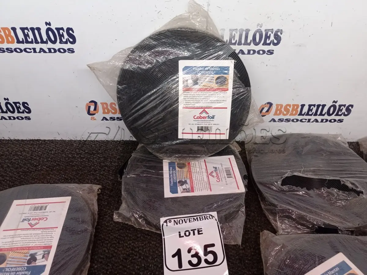 LOTE 135 - 06 ROLOS FIXADOR DE MANTA TERMICA P/ TELHADO 20M COBERFOIL. NO ESTADO) ATENÇÃO! FAZER A VISITAÇÃO ANTES DE ARREMATAR, NÃO SABEMOS SE FUNCIONA. LEILÃO NÃO TEM GARANTIA E NEM DEVOLUÇÃO, SUJEITO A POSSÍVEIS AVARIAS VISÍVEIS/OCULTAS E/OU AUSÊNCIA DE COMPONENTES.
