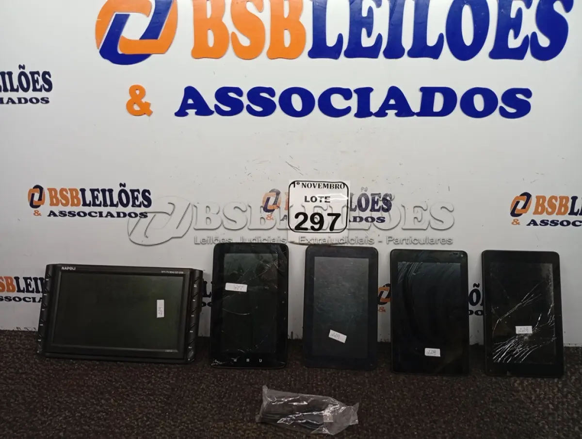 LOTE 297 - 05 TABLETS MARCAS E MODELOS DIVERSOS P/RETIRADA DE PEÇAS. (NO ESTADO) ATENÇÃO! FAZER A VISITAÇÃO ANTES DE ARREMATAR, NÃO SABEMOS SE FUNCIONA. LEILÃO NÃO TEM GARANTIA E NEM DEVOLUÇÃO, SUJEITO A POSSÍVEIS AVARIAS VISÍVEIS/OCULTAS E/OU AUSÊNCIA DE COMPONENTES.