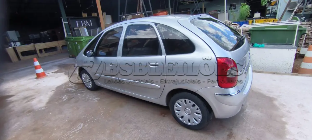 LOTE 011 - 01 CITROEN XSARA PICASSO II16GLXF ALCOOL/GASOLINA, NA COR PRATA, ANO 2010/2011.TODOS OS DOCUMENTOS DE 2024 PAGOS. (NO ESTADO)