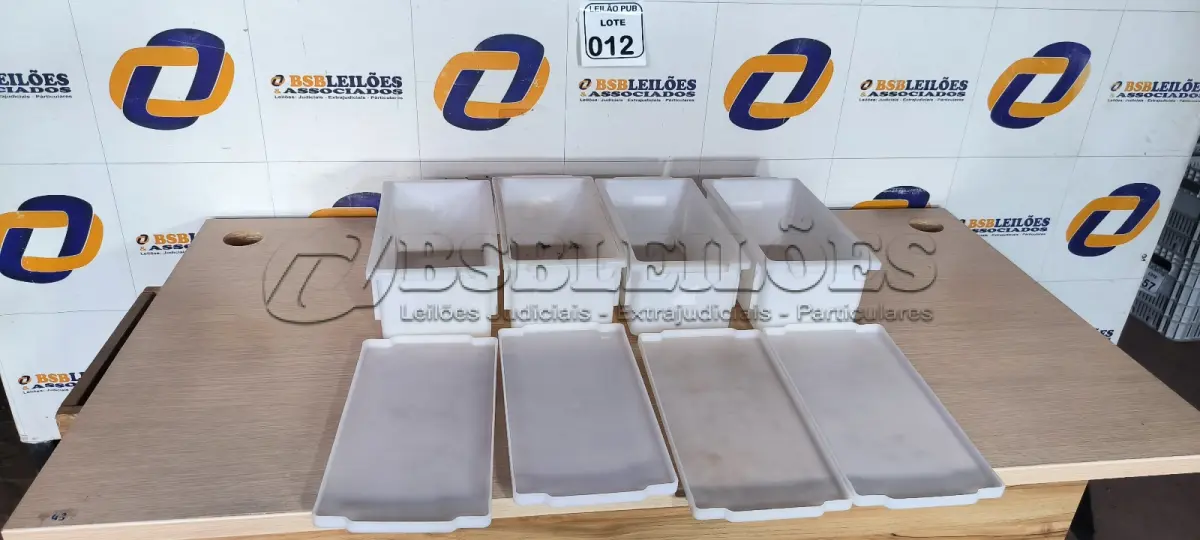 LOTE 012 - 04 CAIXAS ORGANIZADORAS PEQUENAS EM PLÁSTICO. (NO ESTADO) ATENÇÃO! FAZER A VISITAÇÃO ANTES DE ARREMATAR, NÃO SABEMOS SE FUNCIONA. LEILÃO NÃO TEM GARANTIA E NEM DEVOLUÇÃO, SUJEITO A POSSÍVEIS AVARIAS VISÍVEIS/OCULTAS E/OU AUSÊNCIA DE COMPONENTES.