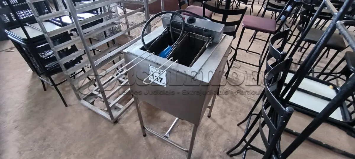 LOTE 137 - 01 FRITADEIRA ELÉTRICA ÁGUA E ÓLEO COM CESTOS. (NO ESTADO) ATENÇÃO! FAZER A VISITAÇÃO ANTES DE ARREMATAR, NÃO SABEMOS SE FUNCIONA. LEILÃO NÃO TEM GARANTIA E NEM DEVOLUÇÃO, SUJEITO A POSSÍVEIS AVARIAS VISÍVEIS/OCULTAS E/OU AUSÊNCIA DE COMPONENTES.