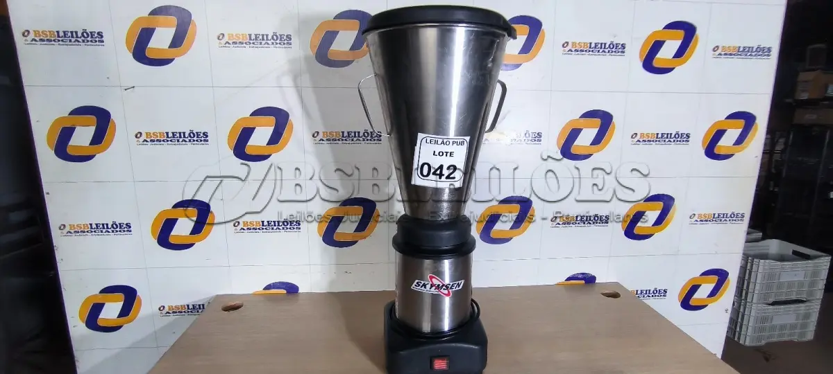 LOTE 042 - 01 LIQUIDIFICADOR INDUSTRIAL SKYMSEN 220VOLTS. (NO ESTADO) ATENÇÃO! FAZER A VISITAÇÃO ANTES DE ARREMATAR, NÃO SABEMOS SE FUNCIONA. LEILÃO NÃO TEM GARANTIA E NEM DEVOLUÇÃO, SUJEITO A POSSÍVEIS AVARIAS VISÍVEIS/OCULTAS E/OU AUSÊNCIA DE COMPONENTES.