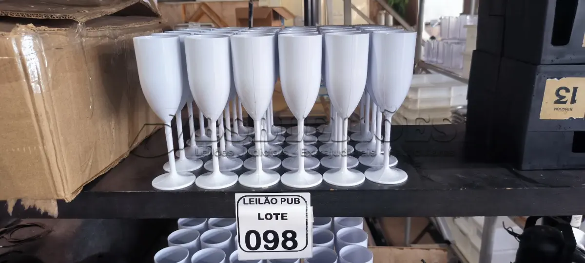 LOTE 098 - 30 TACAS EM PLÁSTICO PARA CHAMPANHEIRA COR BRANCA. (NO ESTADO) ATENÇÃO! FAZER A VISITAÇÃO ANTES DE ARREMATAR, NÃO SABEMOS SE FUNCIONA. LEILÃO NÃO TEM GARANTIA E NEM DEVOLUÇÃO, SUJEITO A POSSÍVEIS AVARIAS VISÍVEIS/OCULTAS E/OU AUSÊNCIA DE COMPONENTES.