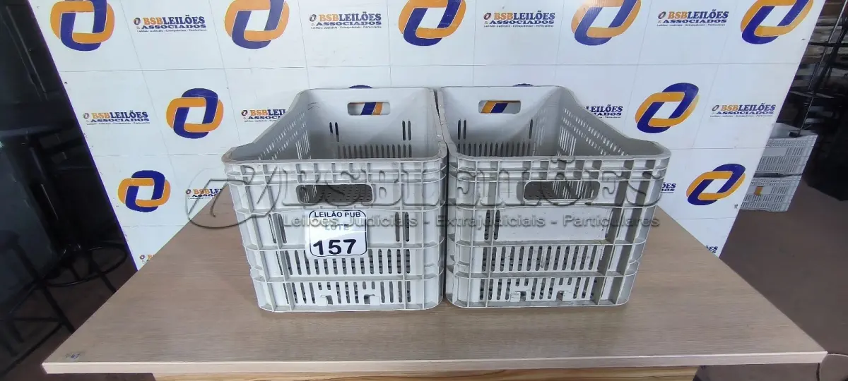 LOTE 157 - 02 CAIXAS PARA TRANSPORTE. (NO ESTADO) ATENÇÃO! FAZER A VISITAÇÃO ANTES DE ARREMATAR, NÃO SABEMOS SE FUNCIONA. LEILÃO NÃO TEM GARANTIA E NEM DEVOLUÇÃO, SUJEITO A POSSÍVEIS AVARIAS VISÍVEIS/OCULTAS E/OU AUSÊNCIA DE COMPONENTES.