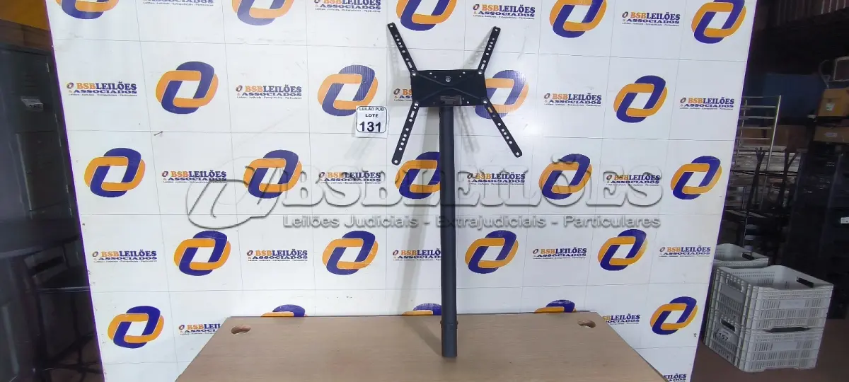 LOTE 131 - 01 SUPORTE PARA TV. (NO ESTADO) ATENÇÃO! FAZER A VISITAÇÃO ANTES DE ARREMATAR, NÃO SABEMOS SE FUNCIONA. LEILÃO NÃO TEM GARANTIA E NEM DEVOLUÇÃO, SUJEITO A POSSÍVEIS AVARIAS VISÍVEIS/OCULTAS E/OU AUSÊNCIA DE COMPONENTES.