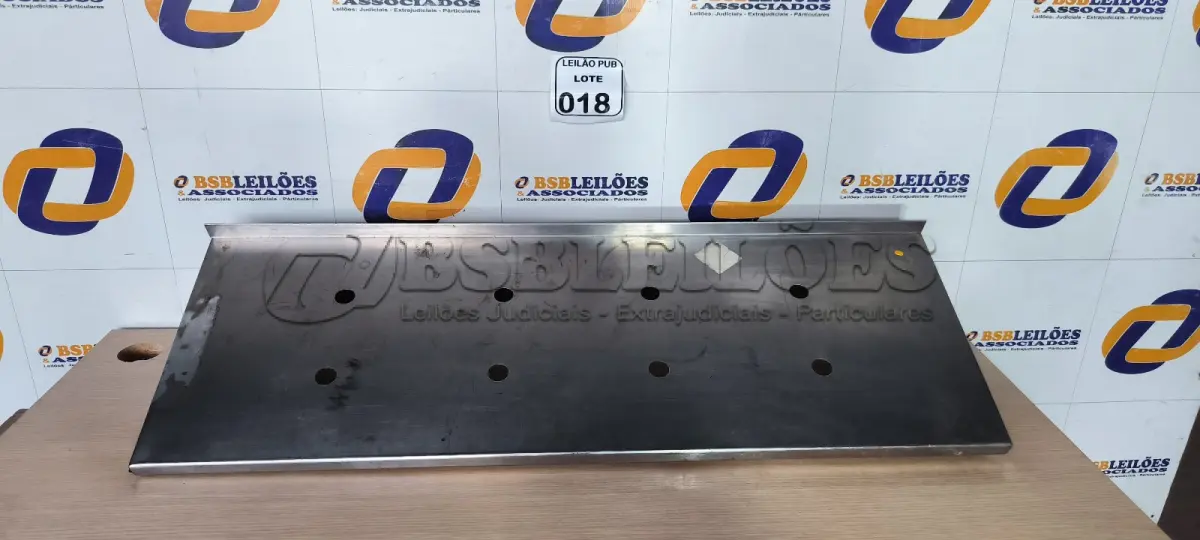 LOTE 018 - 01 PRATELEIRA DE PAREDE MEDINDO 0,36 CM X 1,00 CM. (NO ESTADO) ATENÇÃO! FAZER A VISITAÇÃO ANTES DE ARREMATAR, NÃO SABEMOS SE FUNCIONA. LEILÃO NÃO TEM GARANTIA E NEM DEVOLUÇÃO, SUJEITO A POSSÍVEIS AVARIAS VISÍVEIS/OCULTAS E/OU AUSÊNCIA DE COMPONENTES.