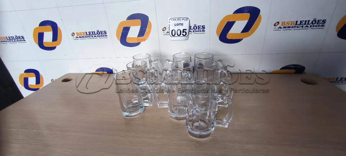 LOTE 005 - 10 CANECAS DE VIDRO PARA CHOPP. (NO ESTADO) ATENÇÃO! FAZER A VISITAÇÃO ANTES DE ARREMATAR, NÃO SABEMOS SE FUNCIONA. LEILÃO NÃO TEM GARANTIA E NEM DEVOLUÇÃO, SUJEITO A POSSÍVEIS AVARIAS VISÍVEIS/OCULTAS E/OU AUSÊNCIA DE COMPONENTES.
