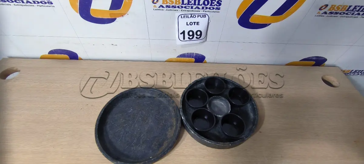 LOTE 199 - 01 CAÇAROLA DE PEDRA COM MOLHEIRAS E 01 PRATO DE PEDRA. (NO ESTADO) ATENÇÃO! FAZER A VISITAÇÃO ANTES DE ARREMATAR, NÃO SABEMOS SE FUNCIONA. LEILÃO NÃO TEM GARANTIA E NEM DEVOLUÇÃO, SUJEITO A POSSÍVEIS AVARIAS VISÍVEIS/OCULTAS E/OU AUSÊNCIA DE COMPONENTES.