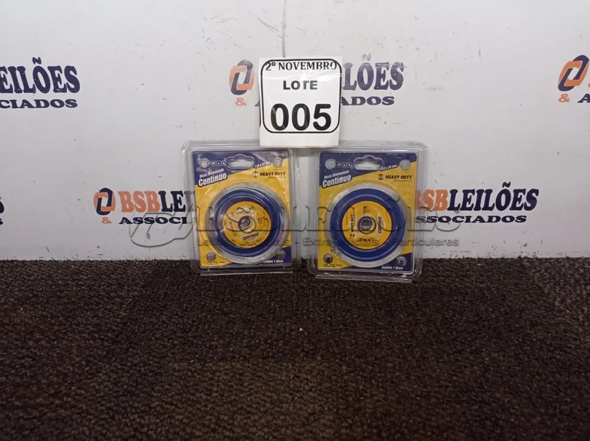 LOTE 005 - 02 DISCOS DIAMANTADOS CONTÍNUO MARCA HEAVY DUTY. (NOVO). (NO ESTADO) ATENÇÃO! FAZER A VISITAÇÃO ANTES DE ARREMATAR, NÃO SABEMOS SE FUNCIONA. LEILÃO NÃO TEM GARANTIA E NEM DEVOLUÇÃO, SUJEITO A POSSÍVEIS AVARIAS VISÍVEIS/OCULTAS E/OU AUSÊNCIA DE COMPONENTES.