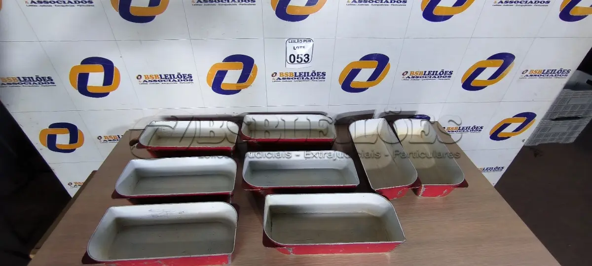 LOTE 053 - 08 FORMAS EM ALUMÍNIO. (NO ESTADO) ATENÇÃO! FAZER A VISITAÇÃO ANTES DE ARREMATAR, NÃO SABEMOS SE FUNCIONA. LEILÃO NÃO TEM GARANTIA E NEM DEVOLUÇÃO, SUJEITO A POSSÍVEIS AVARIAS VISÍVEIS/OCULTAS E/OU AUSÊNCIA DE COMPONENTES.