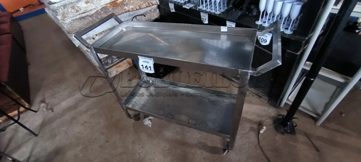LOTE 141 - 01 CARRINHO EM INOX. (NO ESTADO) ATENÇÃO! FAZER A VISITAÇÃO ANTES DE ARREMATAR, NÃO SABEMOS SE FUNCIONA. LEILÃO NÃO TEM GARANTIA E NEM DEVOLUÇÃO, SUJEITO A POSSÍVEIS AVARIAS VISÍVEIS/OCULTAS E/OU AUSÊNCIA DE COMPONENTES.